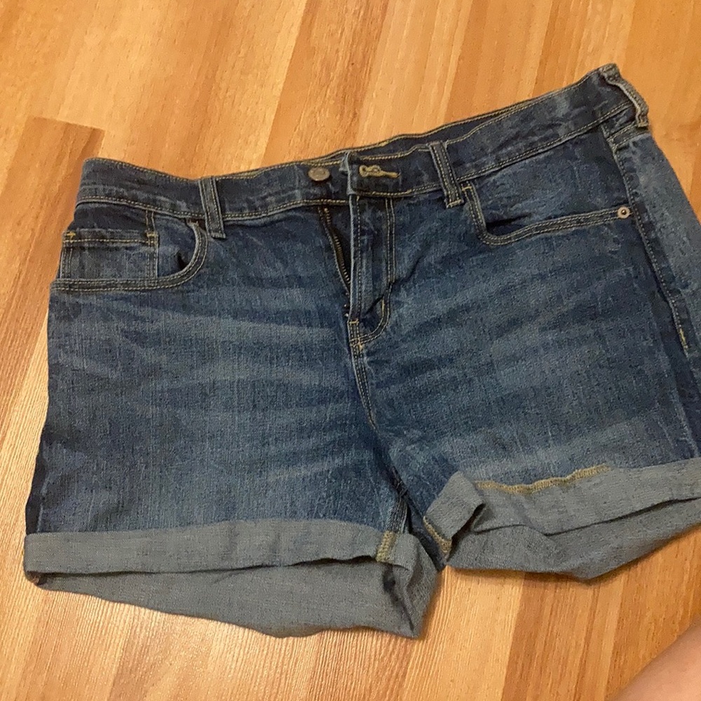 Old navy boyfriend fit high rise jean shorts